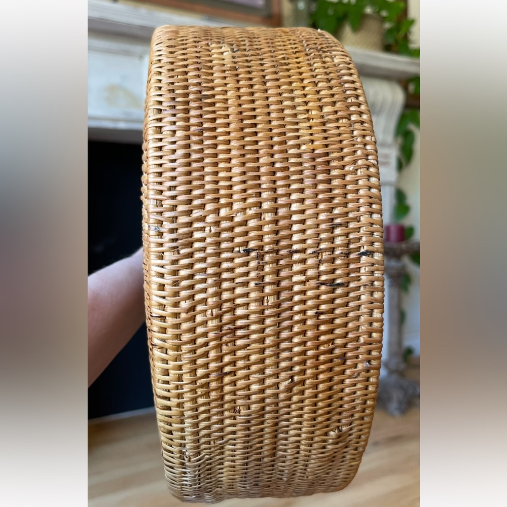 AQUA (?) Via Bloomingdale’s Wicker Rattan Purse Drawstring *Flower Not Included - Picture 6 of 11